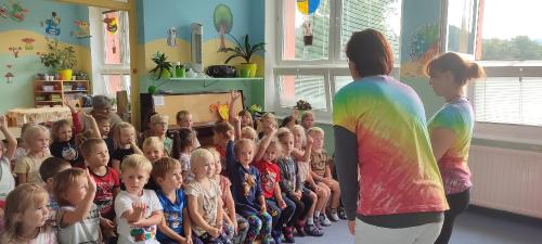 MŠ na pohádce Na tom našem dvorku