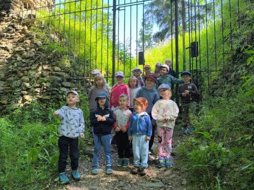 Dopolední výlet dětí z mateřské školy ke zřícenině hradu Návarov
